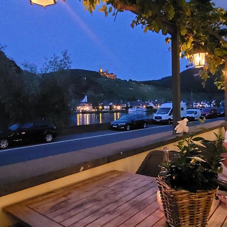 Gaestehaus Burgberg, Weinhaus Fries Kattenes Eksteriør billede